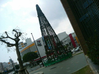 ���s��
